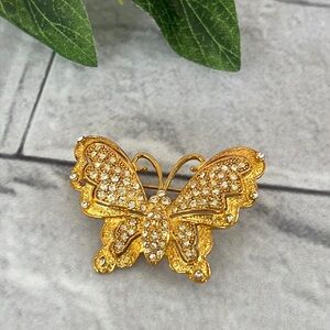 Vintage Beautiful gold tone butterfly brooch